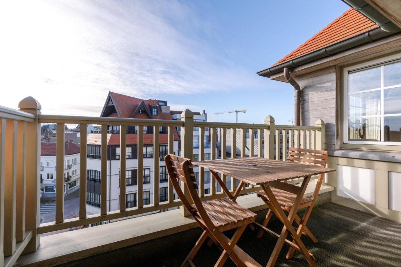 Charming Spacious Duplex Apt With Private Parking In Knokke Apartment Exterior photo