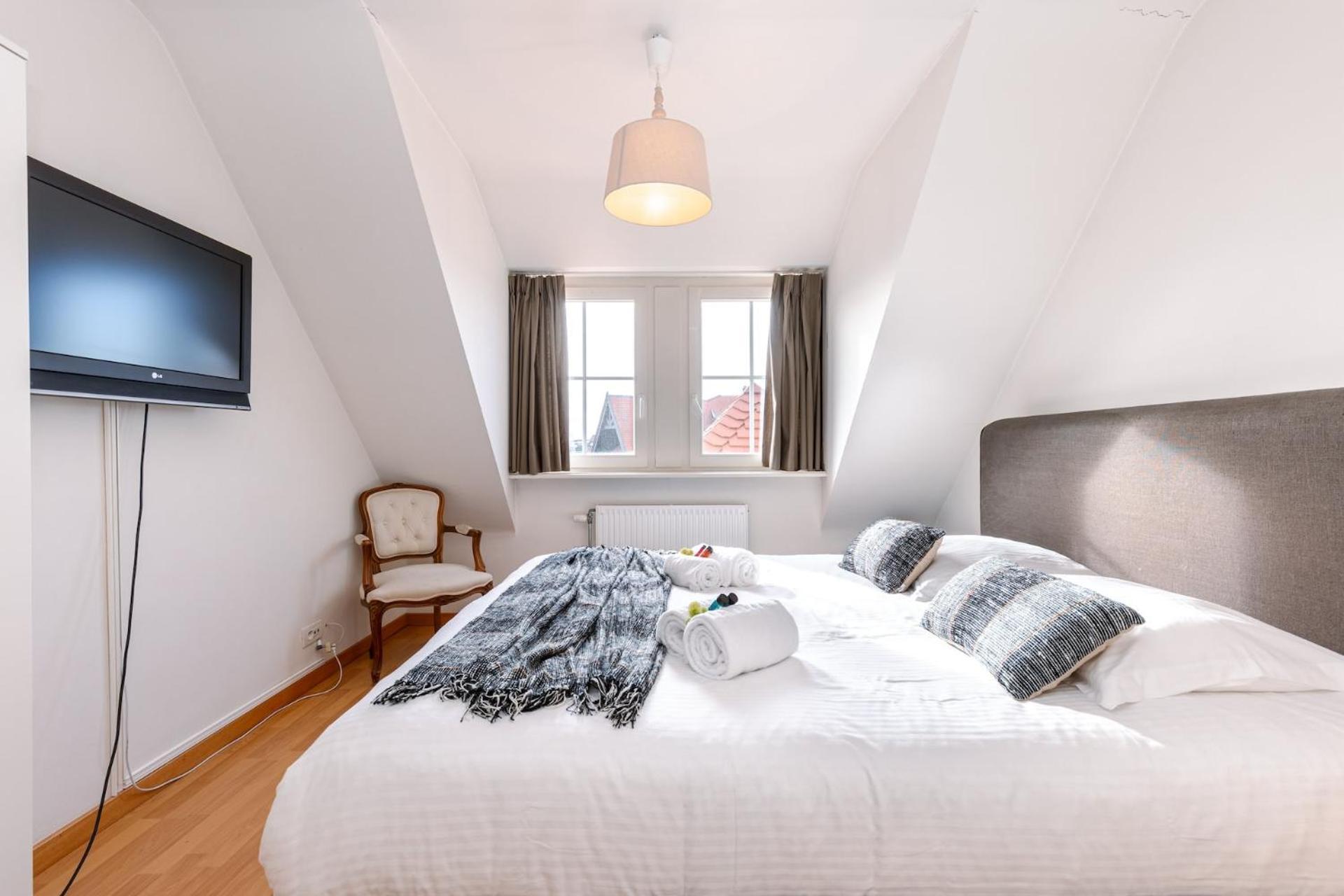 Charming Spacious Duplex Apt With Private Parking In Knokke Apartment Exterior photo